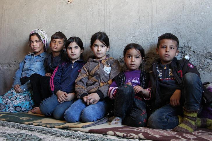 Annesiz, babasız yaşam savaşı! Penceresiz evde yardım bekliyorlar G5