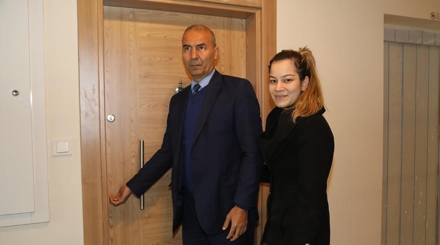 Y&uuml;reğir&rsquo;de konutlar hak sahiplerine dağıtılmaya başladı