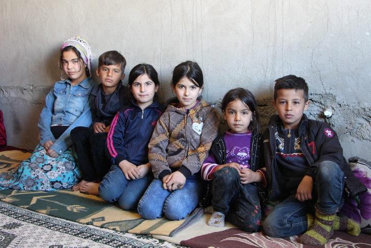 Annesiz, babasız yaşam savaşı! Penceresiz evde yardım bekliyorlar G3