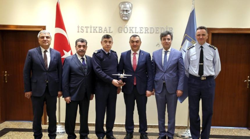 KAYSO&rsquo;dan 2&rsquo;nci Hava Bakım Fabrika M&uuml;d&uuml;rl&uuml;ğ&uuml;ne Tebrik Ziyareti