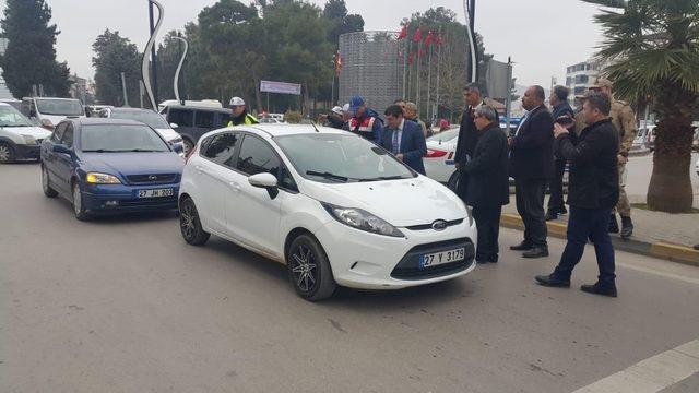 Nizip&rsquo;te trafikte &ouml;ncelik yayanın uygulaması 2