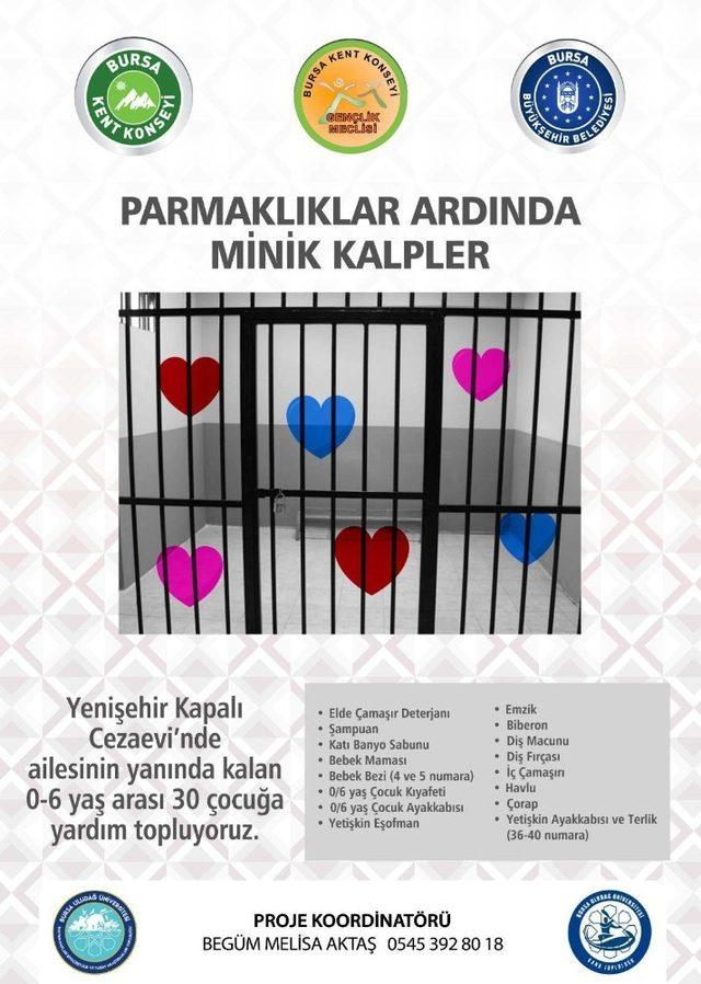 Parmaklıklar ardında minik kalpler