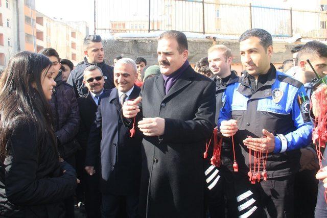 Hakkari’de trafik farkındalık yürüyüşü düzenlendi