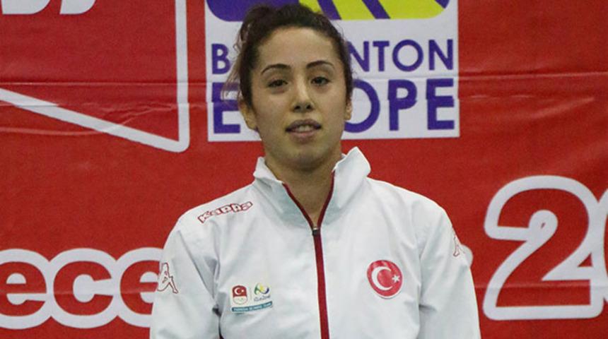 Badmintonda &Ouml;zge Bayrak'tan madalya 