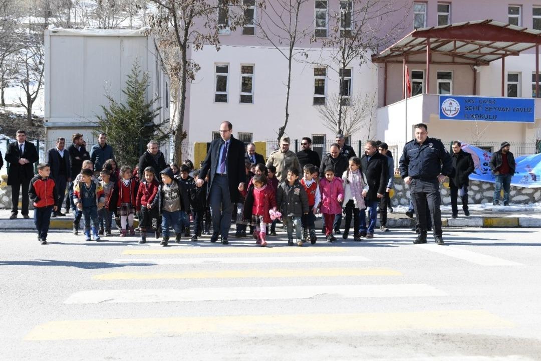 Van &Ccedil;atak&rsquo;ta &ldquo;Yaya &Ouml;ncelikli Trafik&rdquo; etkinliği