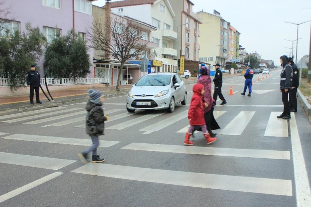 Osmaneli&rsquo;nde "&Ouml;ncelik hayatın &ouml;ncelik yayanın&rdquo; uygulaması yapıldı