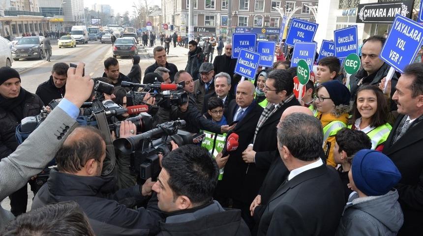 Yaya &Ouml;ncelikli Trafik Yılı kapsamında Erzurum&rsquo;da etkinlikler d&uuml;zenlendi