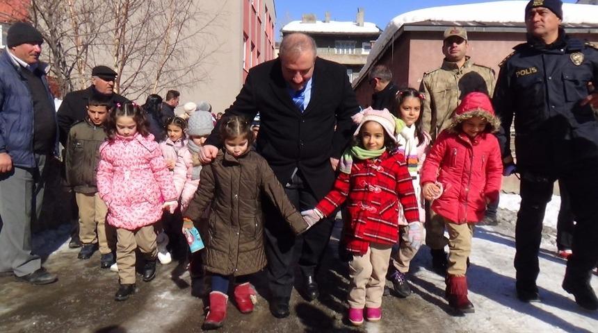 Sarıkamış&rsquo;ta Trafikte &ldquo;&Ouml;ncelik Hayatın &Ouml;ncelik Yayanın&rdquo; Eylemi