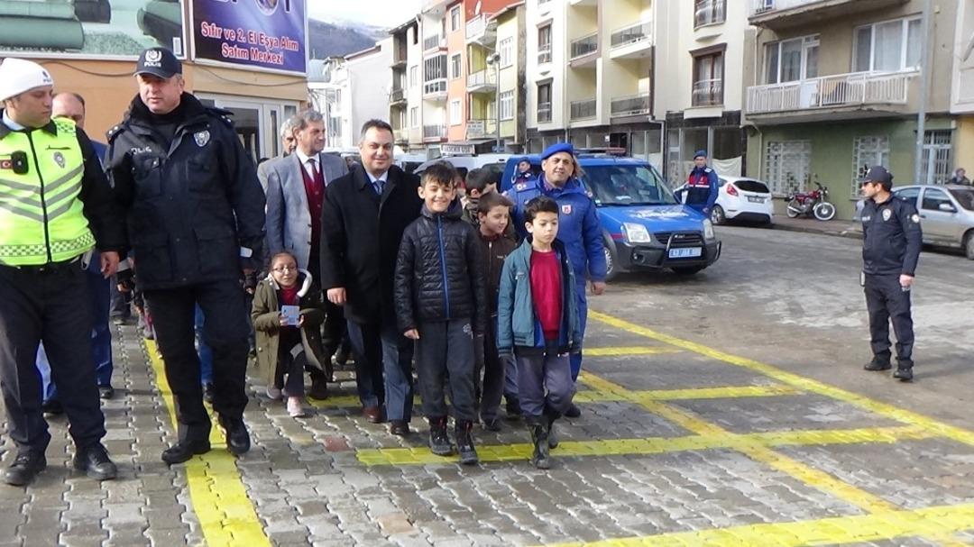 Simav&rsquo;da  &lsquo;Yaya &Ouml;ncelikli Trafik Uygulaması&rsquo;