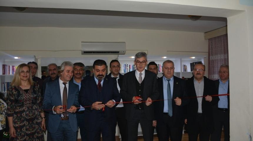 Sağlık-Sen’den Destek Evi’ne kütüphane