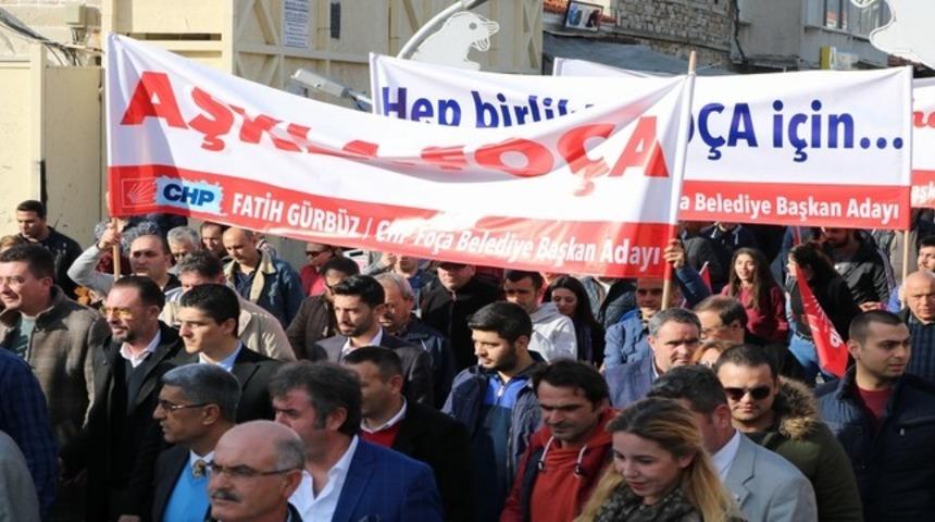 CHP, Fo&ccedil;a&rsquo;da se&ccedil;im startını miting havasında verdi