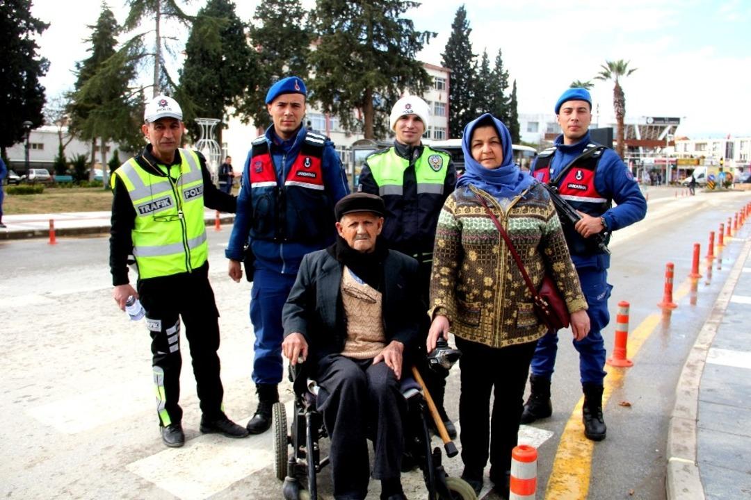 Manisa il genelinde "&Ouml;ncelik Yayaların" etkinliği