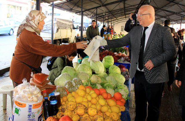 Menteşe Belediyesinden ‘Çevre Dostu Bez Çanta’ dağıtımı