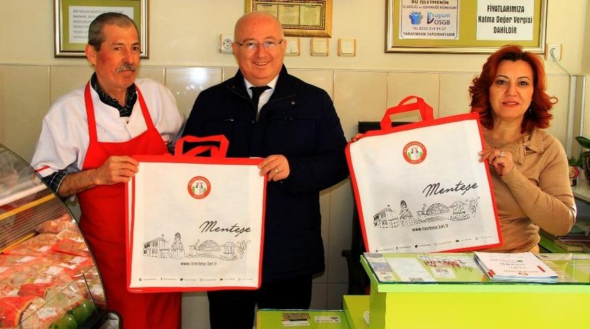 Menteşe Belediyesinden &lsquo;&Ccedil;evre Dostu Bez &Ccedil;anta&rsquo; dağıtımı