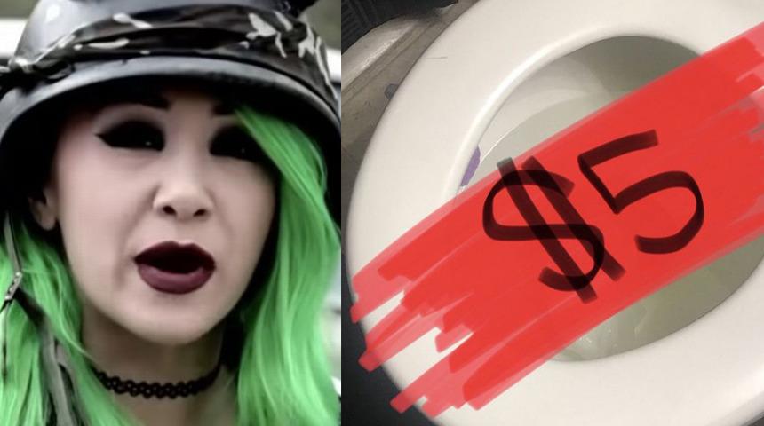 Eski güreşçi, dışkısının fotoğrafını satışa çıkardı!