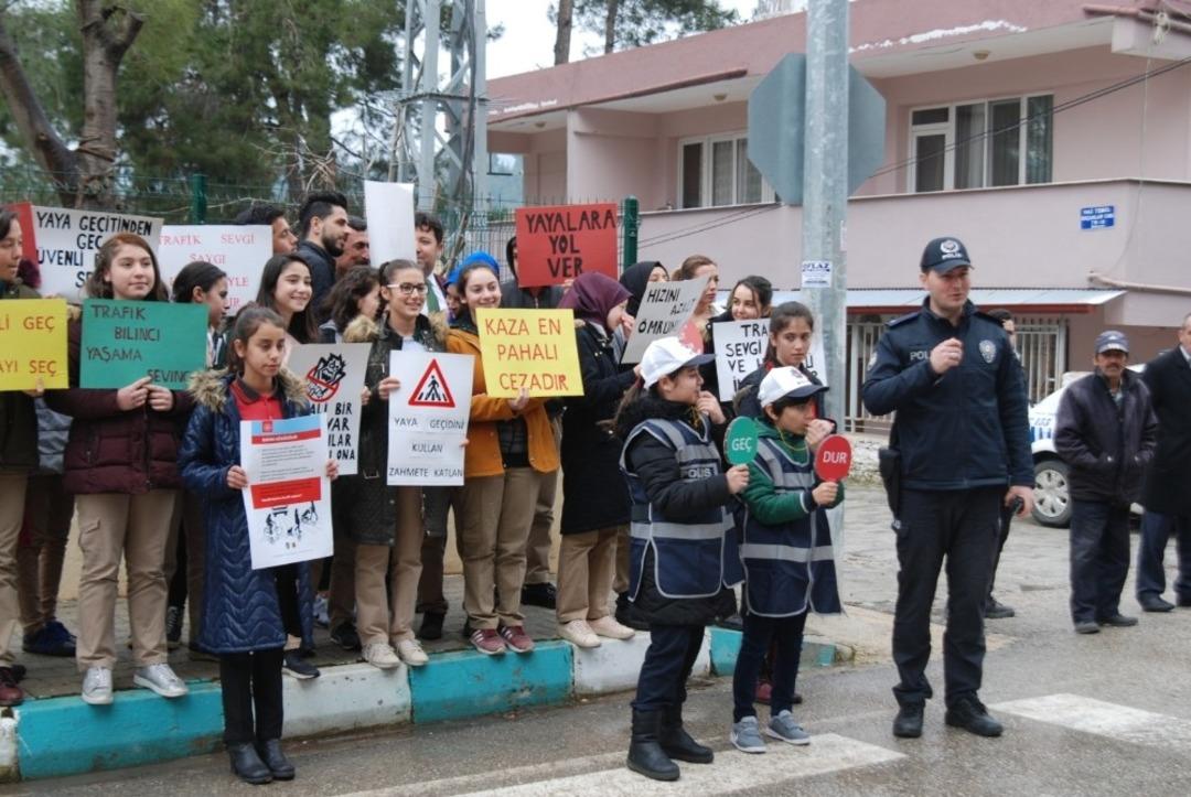 Hatay&rsquo;da yayalar i&ccedil;in farkındalık etkinliği d&uuml;zenlendi