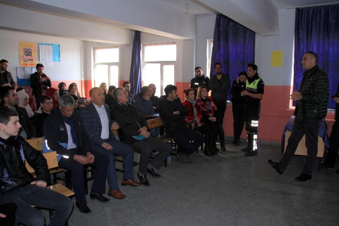 Muradiye&rsquo;de &Ouml;ncelik Hayatın, &Ouml;ncelik Yayanın konulu seminer verildi