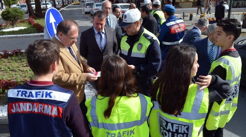 &Ouml;ncelik yayaların uygulaması Didim&rsquo;de &ouml;ğrencilerle yapıldı