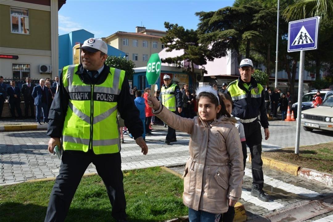 Edremit&rsquo;te &lsquo;yollar yayanın&rsquo; etkinliği