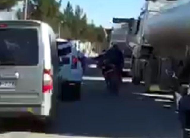 Öğretmene tekme atan motosikletli, bu kez düğün konvoyuna saldırdı