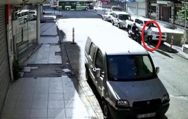 Öğretmene tekme atan motosikletli, bu kez düğün konvoyuna saldırdı