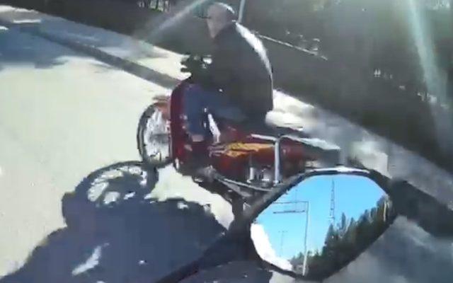 Öğretmene tekme atan motosikletli, bu kez düğün konvoyuna saldırdı
