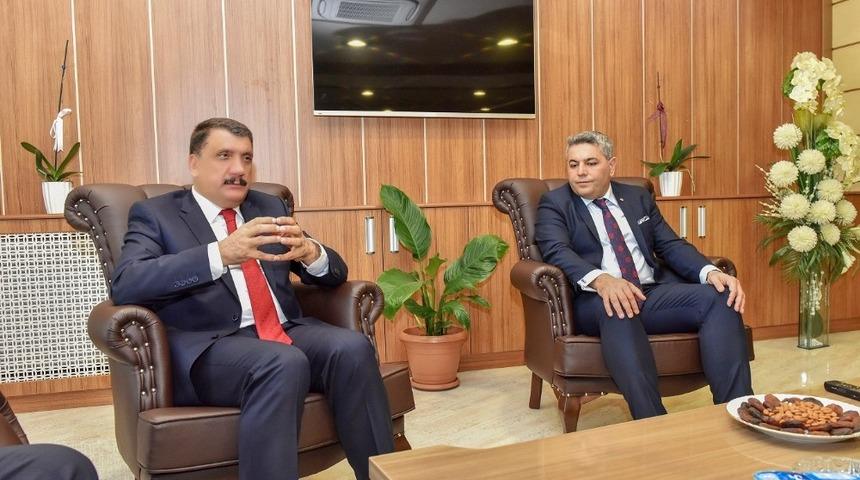 G&uuml;rkan sanayicilerle bir araya geldi