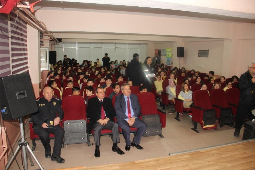 &Ccedil;an&rsquo;da trafikte &ldquo;&Ouml;ncelik Hayatın, &Ouml;ncelik Yayanın&rdquo;  eğitimi