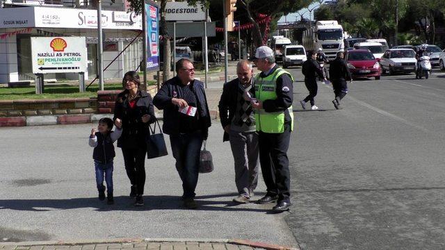 Nazilli’de trafikte yayalara öncelik uygulaması büyük ilgi gördü