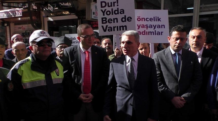 Nazilli&rsquo;de trafikte yayalara &ouml;ncelik uygulaması b&uuml;y&uuml;k ilgi g&ouml;rd&uuml;