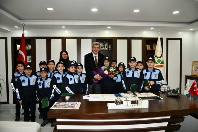 Beypazarı&rsquo;nda &ccedil;ocuk zabıtalar iş başında 3