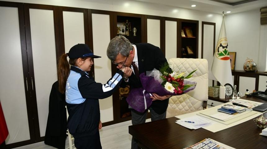 Beypazarı&rsquo;nda &ccedil;ocuk zabıtalar iş başında