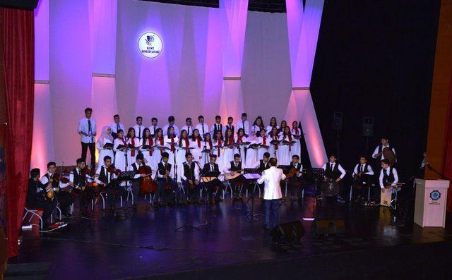 Müzik günlerinde gençlerin performansı beğeni topladı