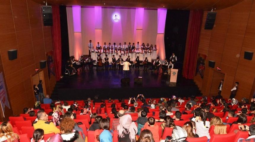 M&uuml;zik g&uuml;nlerinde gen&ccedil;lerin performansı beğeni topladı