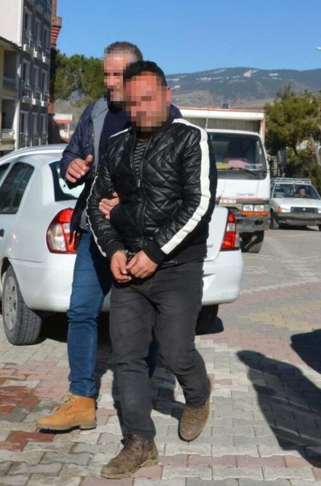 Demirci'de uyuşturucu sattığı iddiasıyla tutuklandı