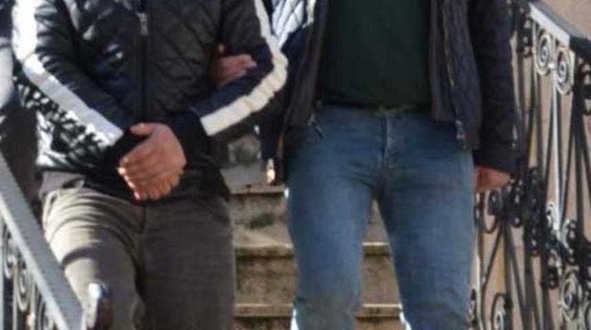 Demirci'de uyuşturucu sattığı iddiasıyla tutuklandı