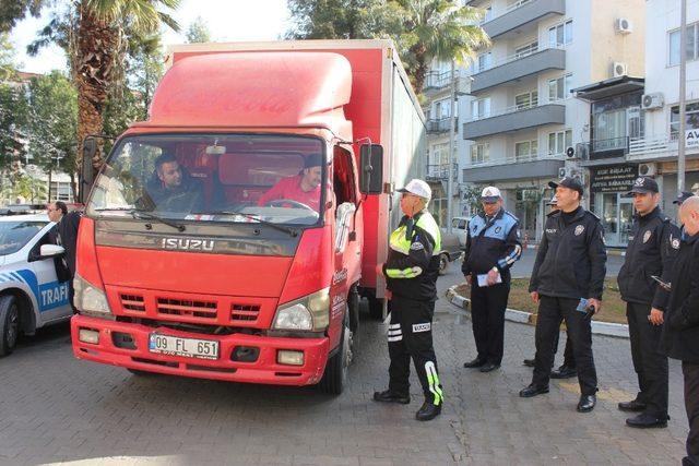 Çine’de ’Yaya Öncelikli Trafik’ kampanyası