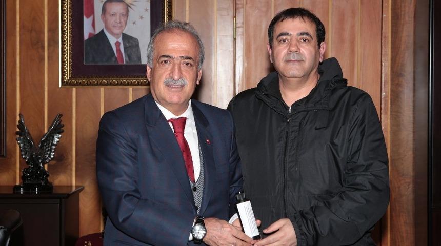 Atat&uuml;rk &Uuml;niversitesi Nano-Keratin i&ccedil;eren şampuan &uuml;retti