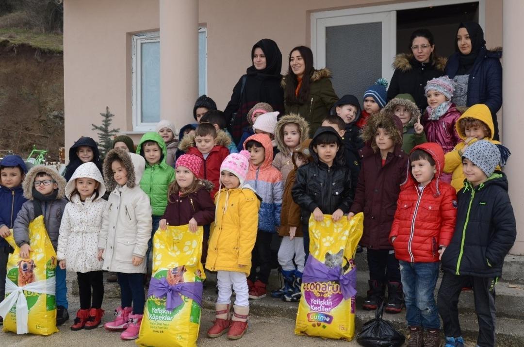 Anaokul &ouml;ğrencileri hayvan barınağını ziyaret etti