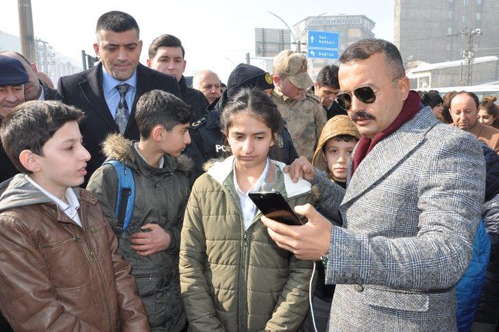 Yüksekova’da ’’Trafikte farkındalık’’ etkinliği G5