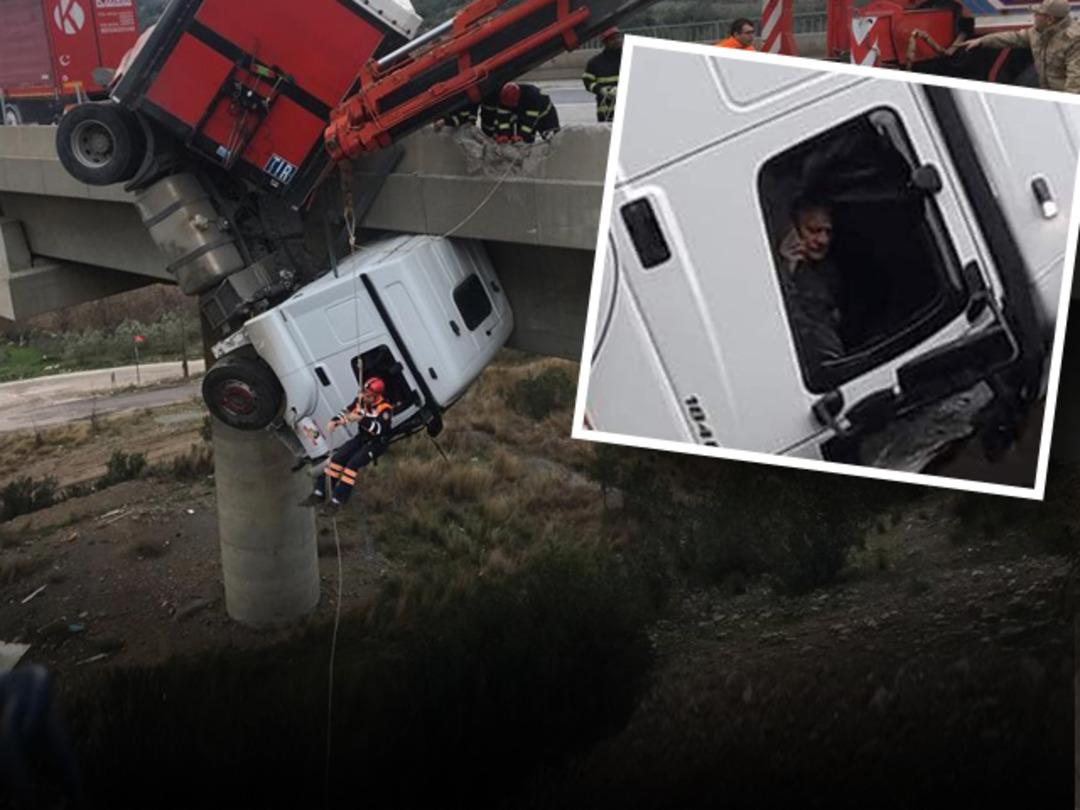 Osmaniye'de viyad&uuml;kte asılı kalan TIR'ın s&uuml;r&uuml;c&uuml;s&uuml; kurtarıldı