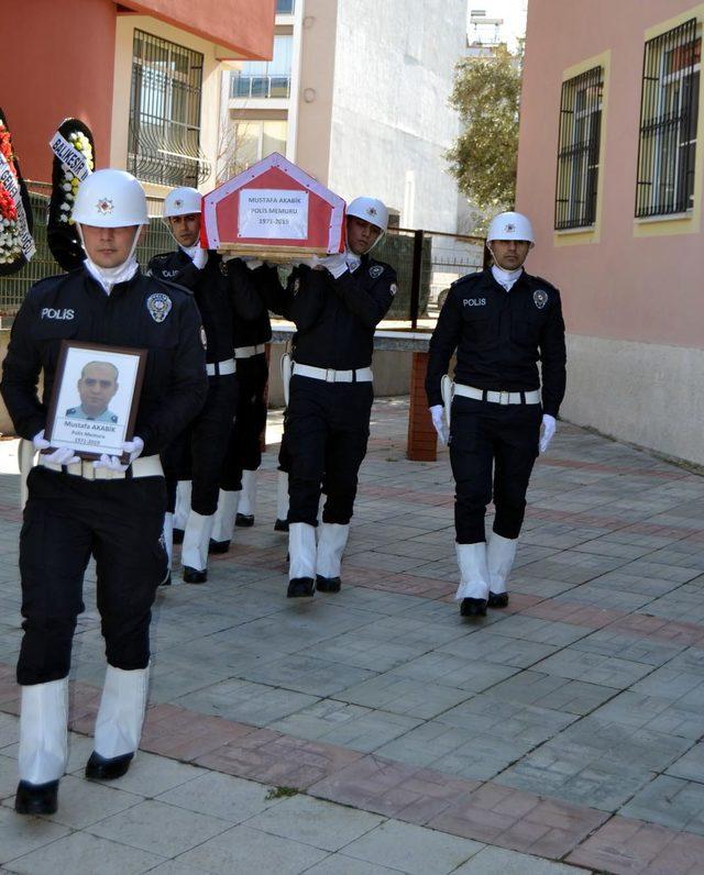 Kalp krizinden ölen polis memuru toprağa verildi