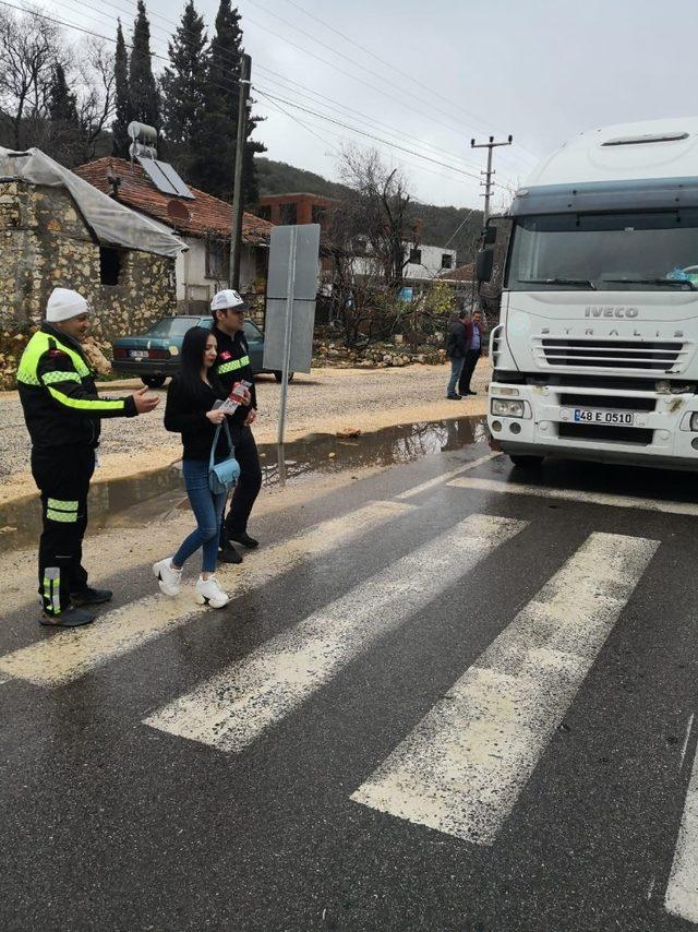 Kaş’ta yaya önceliği uygulaması