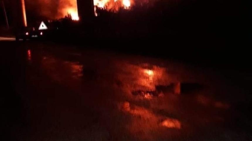 İplik y&uuml;kl&uuml; tır cayır cayır yandı: 1 &ouml;l&uuml;