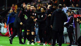 Galatasaray taraftarı oyundan çıkarken Sinan Gümüş'ü ıslıkladı