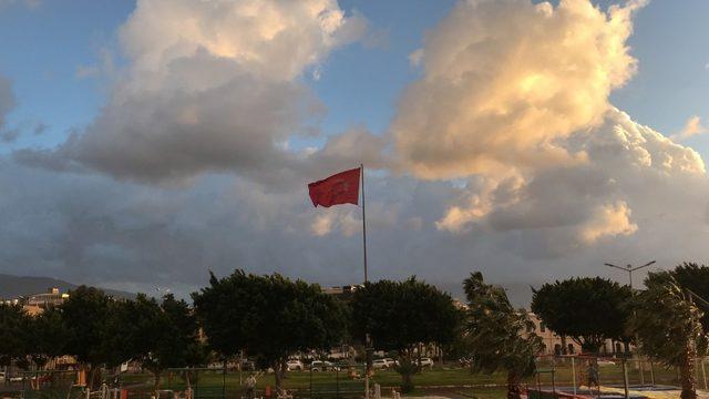 Hatay’ın üç ilçesinde şiddetli fırtına ve yağmur riski nedeni ile okullar tatil edildi