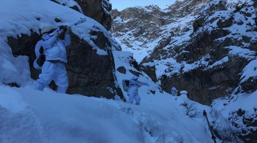 PKK/KCK&rsquo;ya ait sığınakta 1 adet AK-47 Kalaşnikof piyade t&uuml;feği ile yaşam malzemesi ele ge&ccedil;irildi