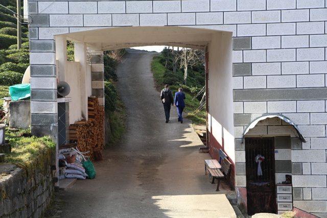 Cami yolun üzerine yapılınca çözümü de böyle buldular