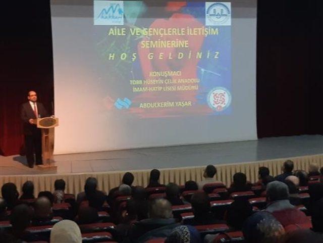 Hakkari’de “Aile İçi İletişim ve Gençlik” konulu seminer