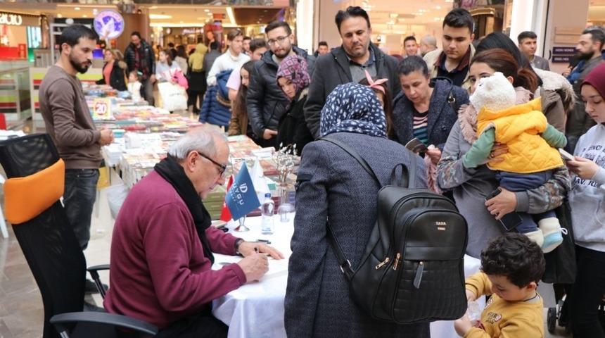 Nissara AVM&rsquo;de yazarlar ge&ccedil;idi devam ediyor
